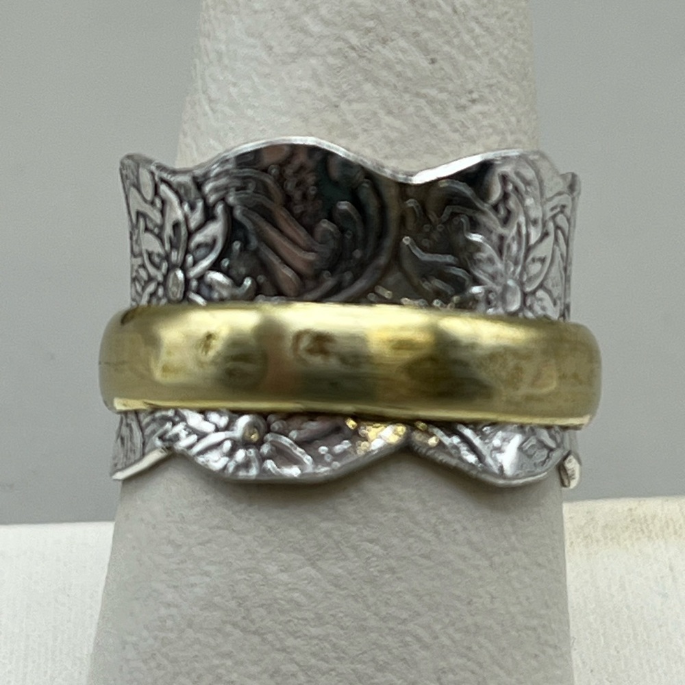 Elegant Silver and Gold Spinner Floral Ring - Picture 2 of 2